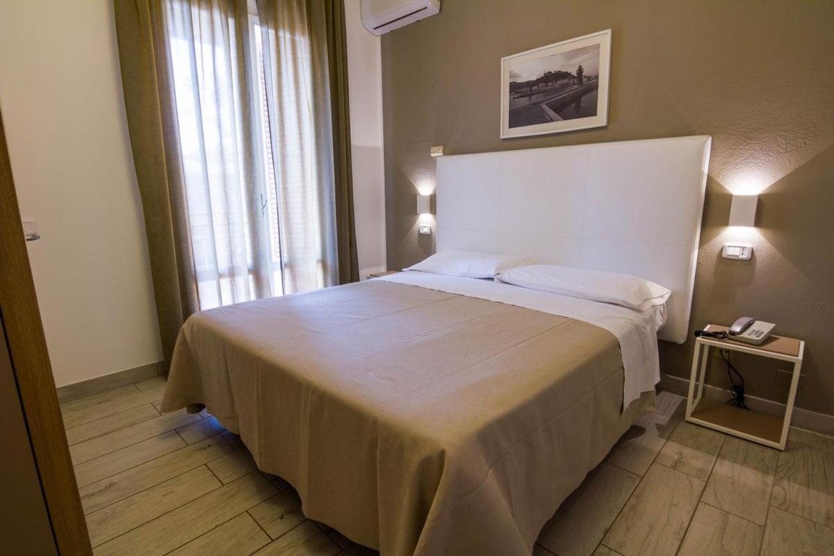 Hotel Mirella Castiglione della Pescaia Zimmer foto