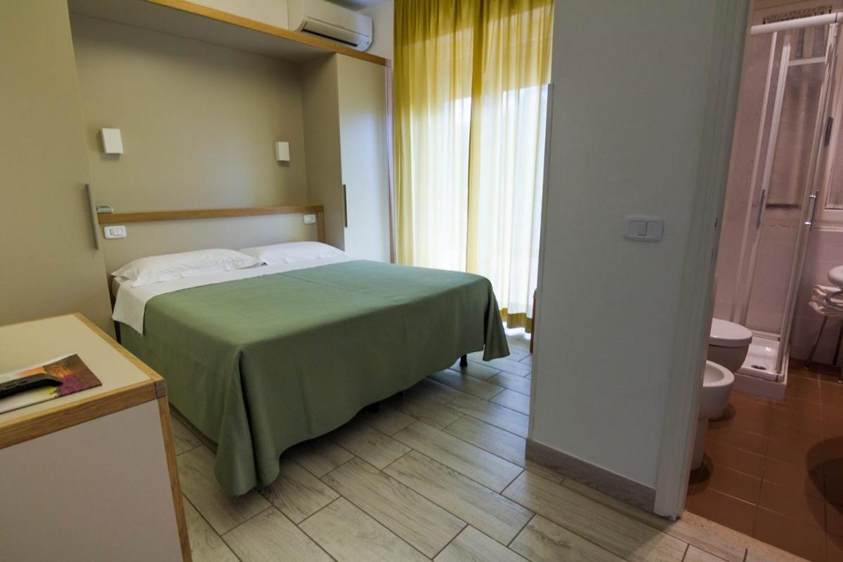 Hotel Mirella Castiglione della Pescaia Zimmer foto