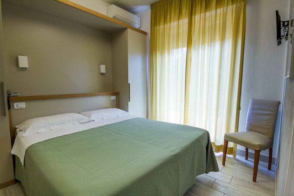 Hotel Mirella Castiglione della Pescaia Zimmer foto