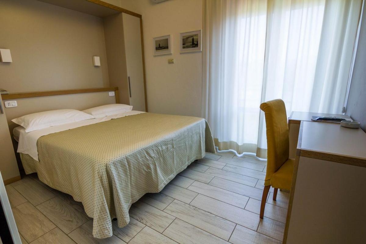 Hotel Mirella Castiglione della Pescaia Zimmer foto
